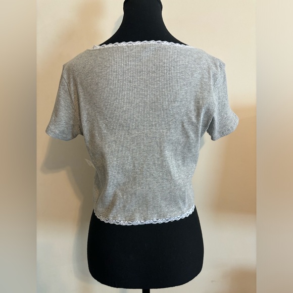 NWT Aeropostale Women’s grey button up crop top. Size Extra Large - Picture 3 of 7
